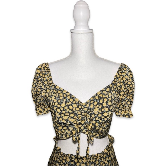 Ditsy Floral Print Sweetheart Neck Drawstring Crop Top & Ruffle Hem Skirt - Picture 10 of 14